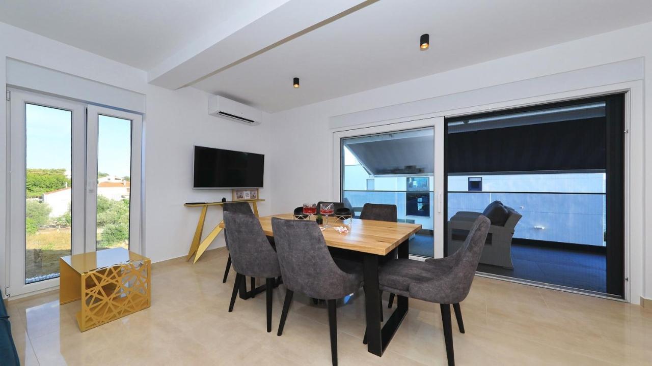 Adastra Apartments Масленица Екстериор снимка
