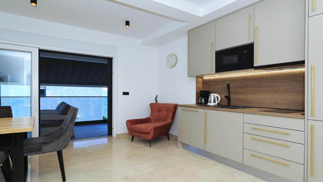Adastra Apartments Масленица Екстериор снимка