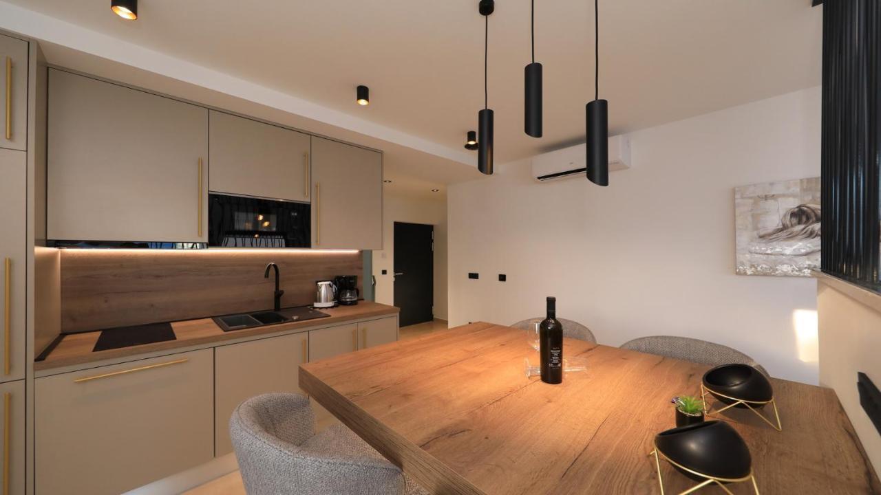 Adastra Apartments Масленица Екстериор снимка