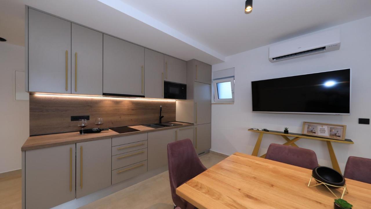 Adastra Apartments Масленица Екстериор снимка