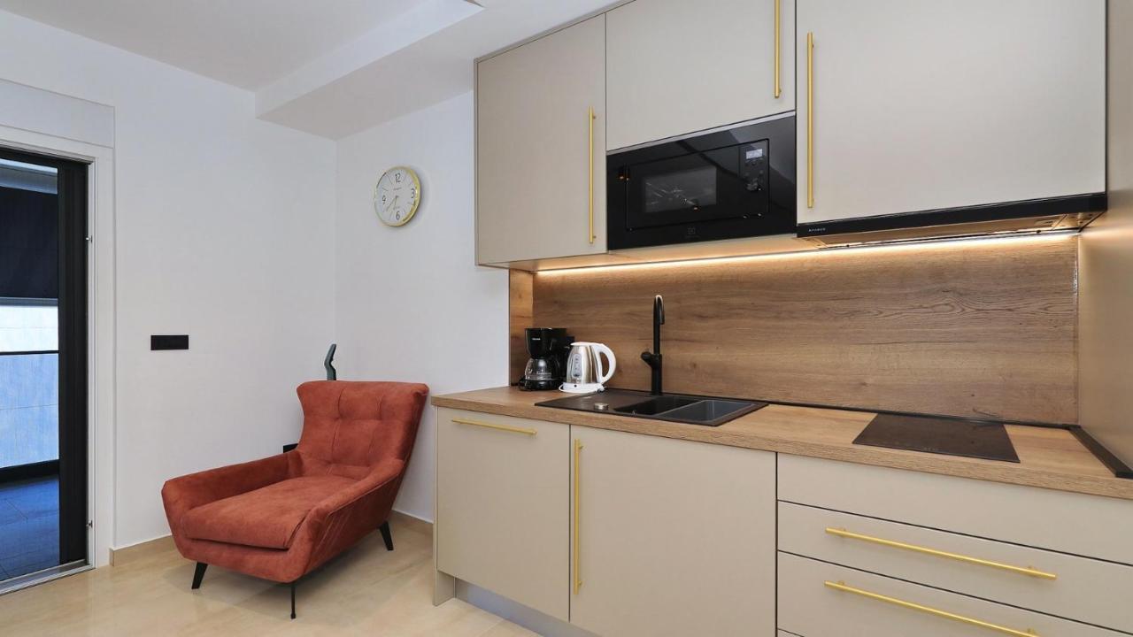 Adastra Apartments Масленица Екстериор снимка